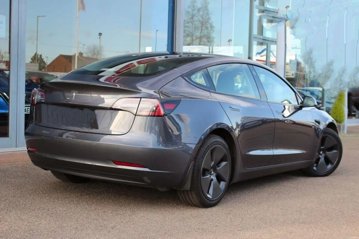 212 Tesla Model 3 Standard Plus - Image 2