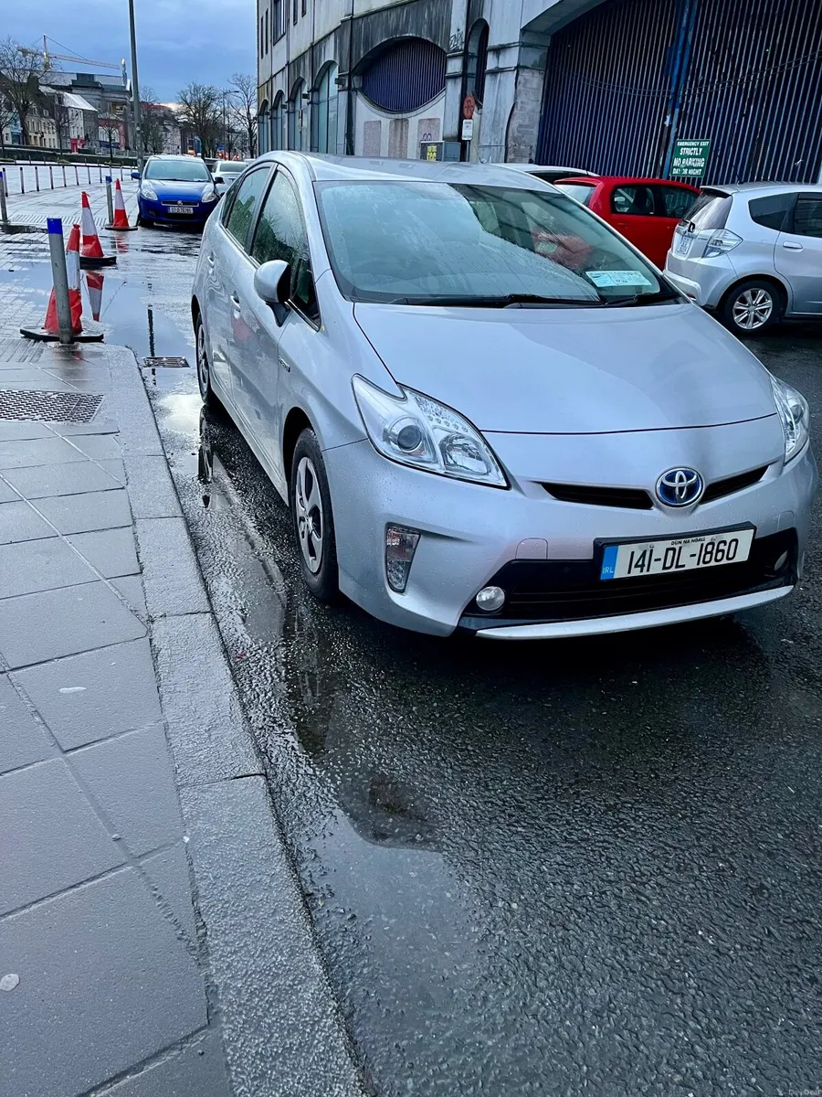 Toyota Prius 2014 - Image 2