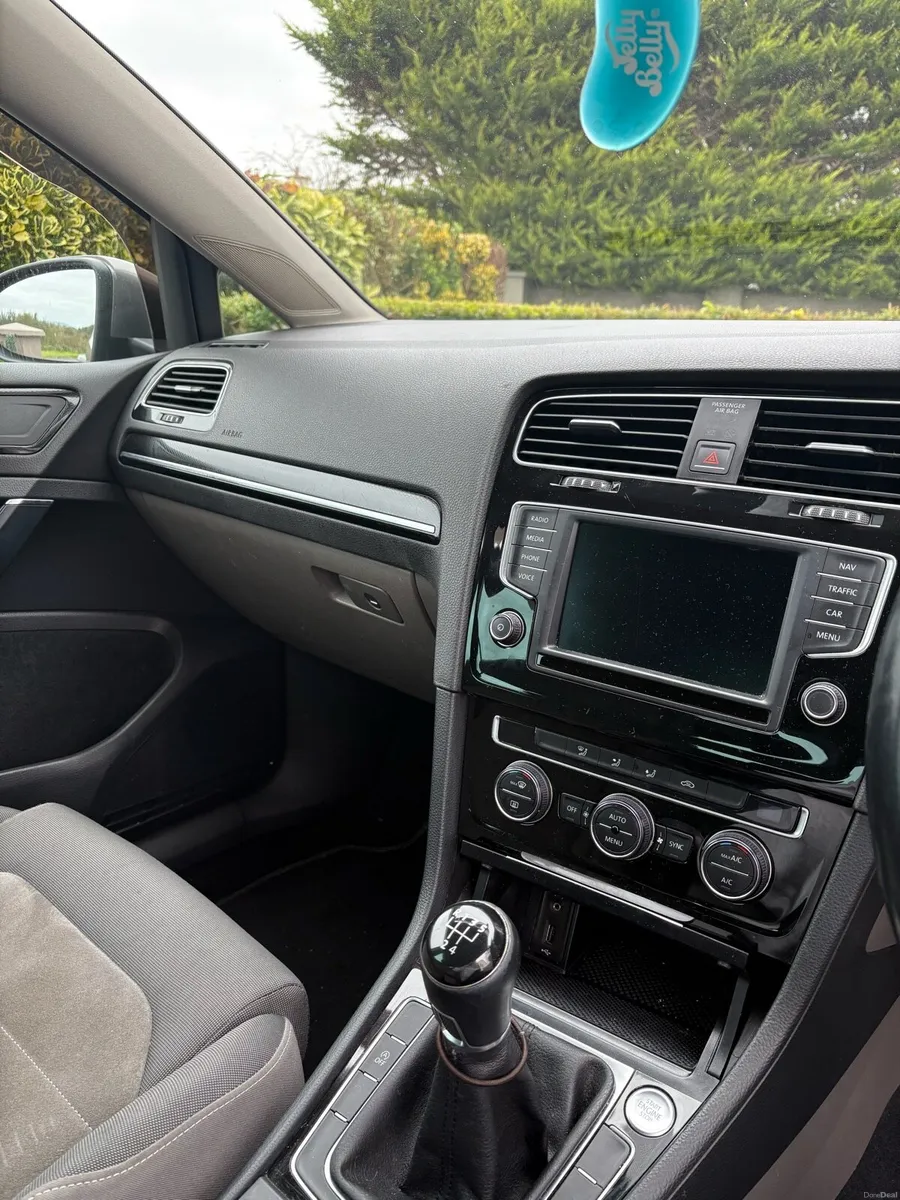 2016 Volkswagen Golf - Image 3