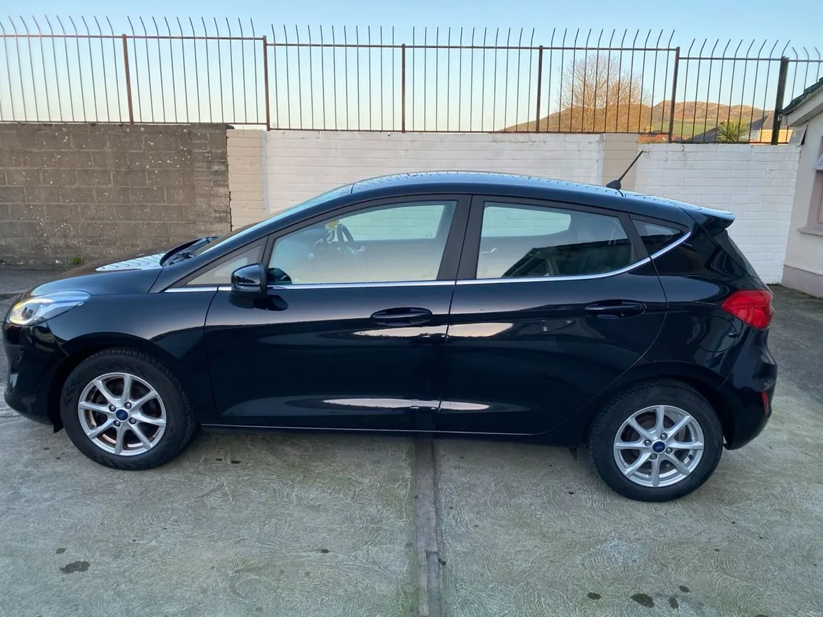 Ford Fiesta Titanium 2018 - Image 2