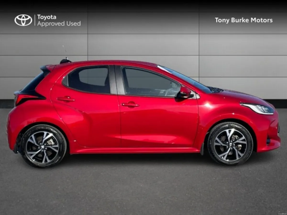 Toyota Yaris - Save EUR 5,000 - LUNASPORT - 1.5 Hy - Image 3