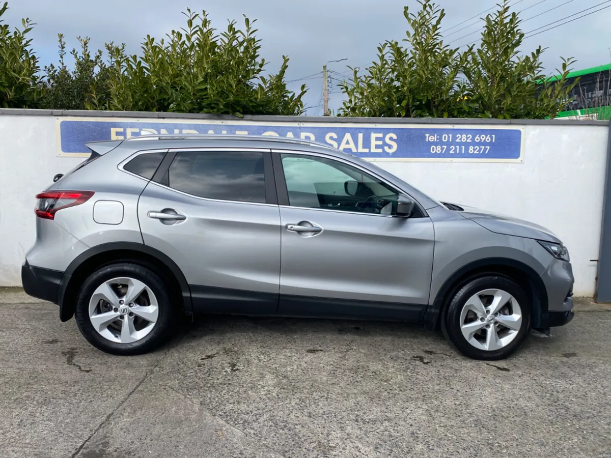 Nissan Qashqai 1.6 Sv Pan Roof  Low kms - Image 2