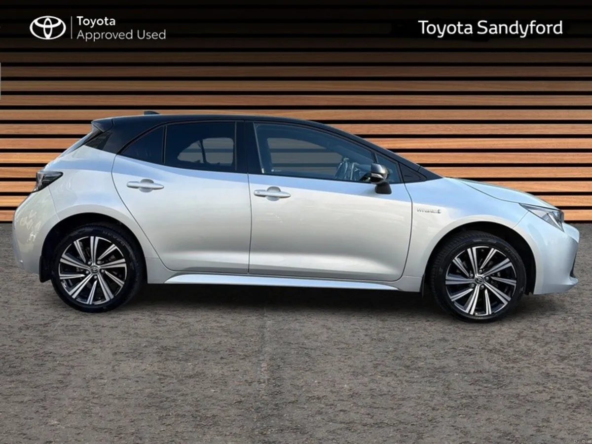 Toyota Corolla LUNA SPORT HATCHBACK // AIR CON // - Image 3