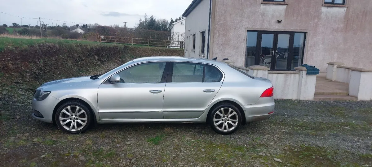 Skoda Superb 2015 - Image 2