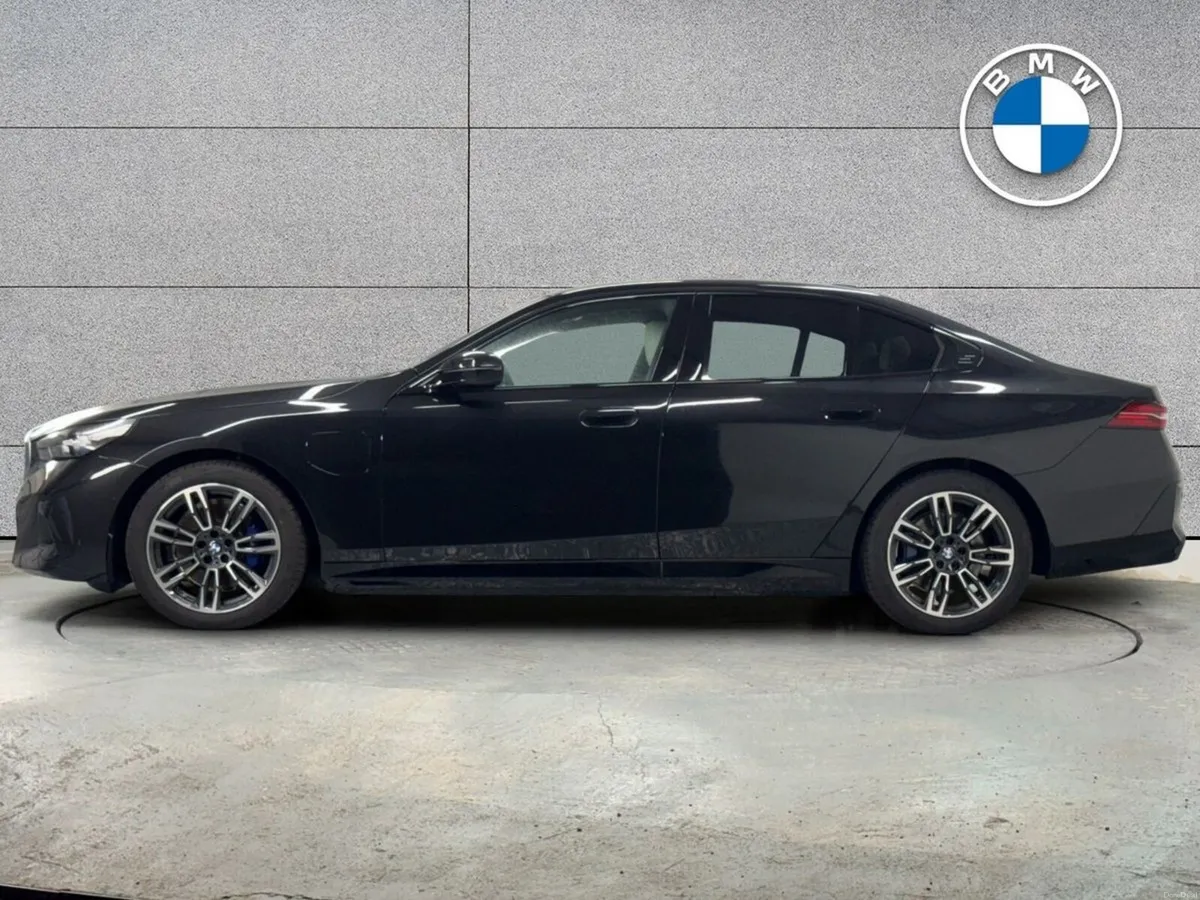 BMW 5-Series 530e M Sport Saloon - Image 3