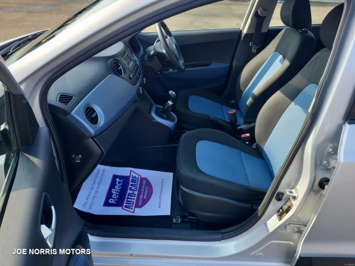 Hyundai i10 PREMIUM 4DR - Image 2