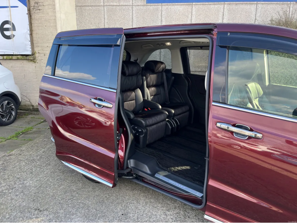 Honda Odyssey ABSOLUTE 7 SEATER AUTOMATIC HYBRID 2 - Image 4