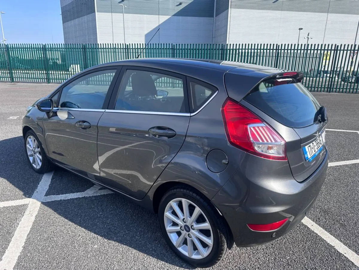 Ford Fiesta 1.25 PETROL, TITANIUM MODEL, LOW MILEA - Image 3