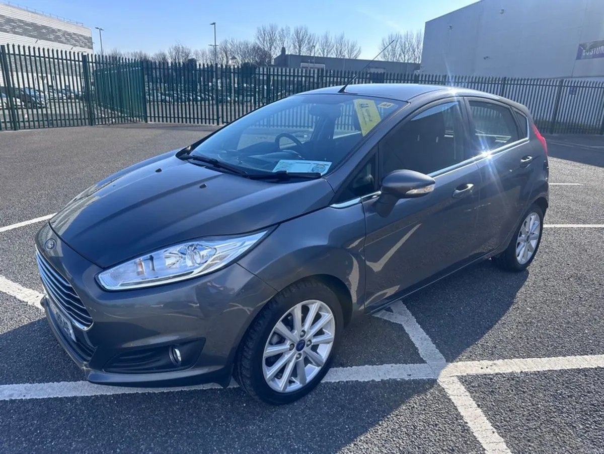 Ford Fiesta 1.25 PETROL, TITANIUM MODEL, LOW MILEA - Image 4