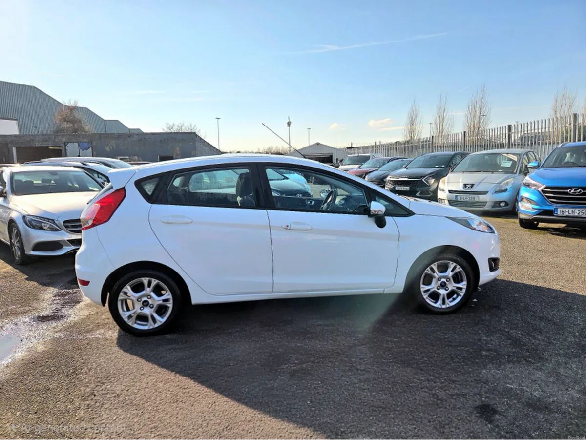 Ford Fiesta ZETEC 1.5 5DR - Image 4
