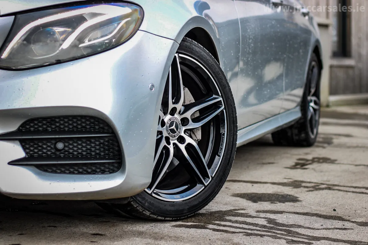 2019 MERCEDES-BENZ E220 AMG LINE - Image 2