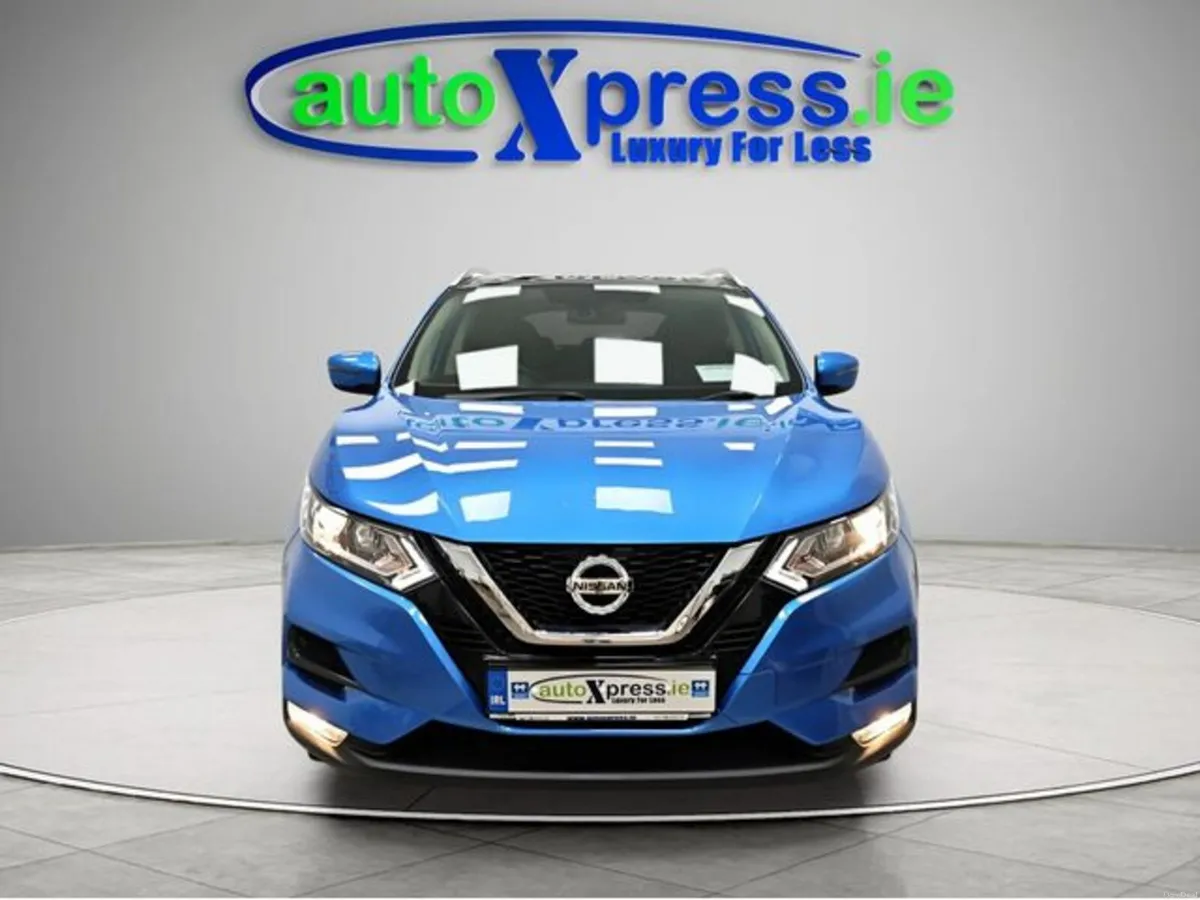 Nissan Qashqai 1.5 DSL SV DCT Automatic, Reversing - Image 3