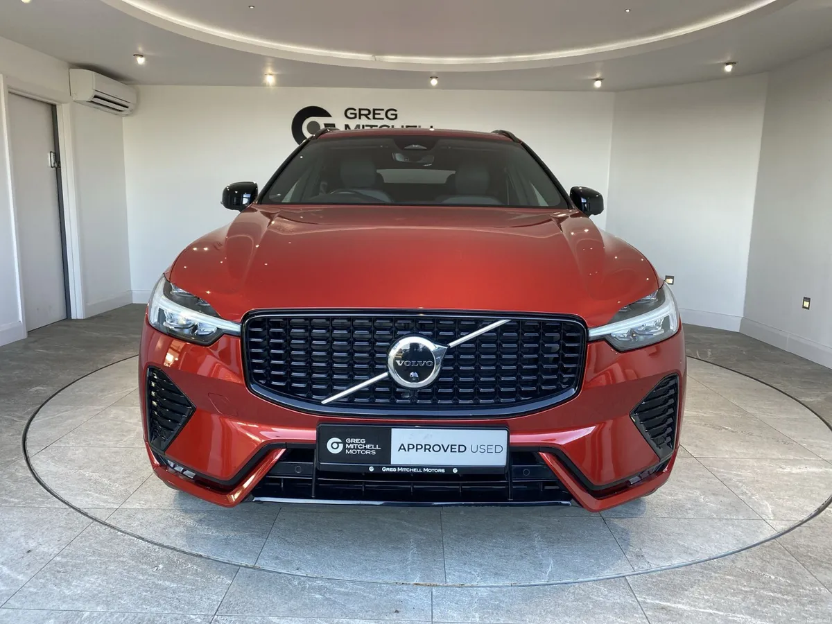 Volvo XC60 2023 - Image 2