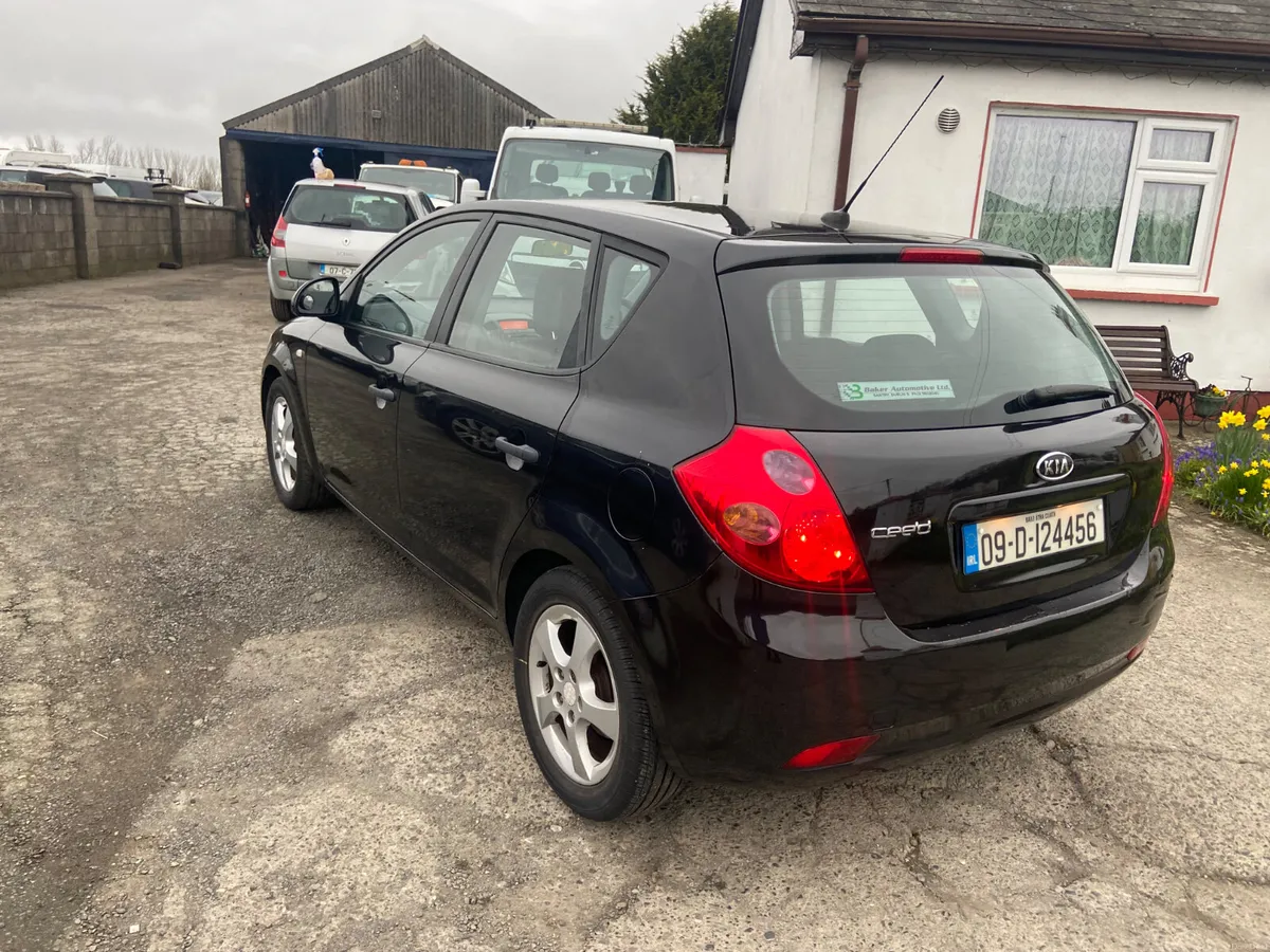 Kia Ceed 2009 nct 9/26 - Image 3