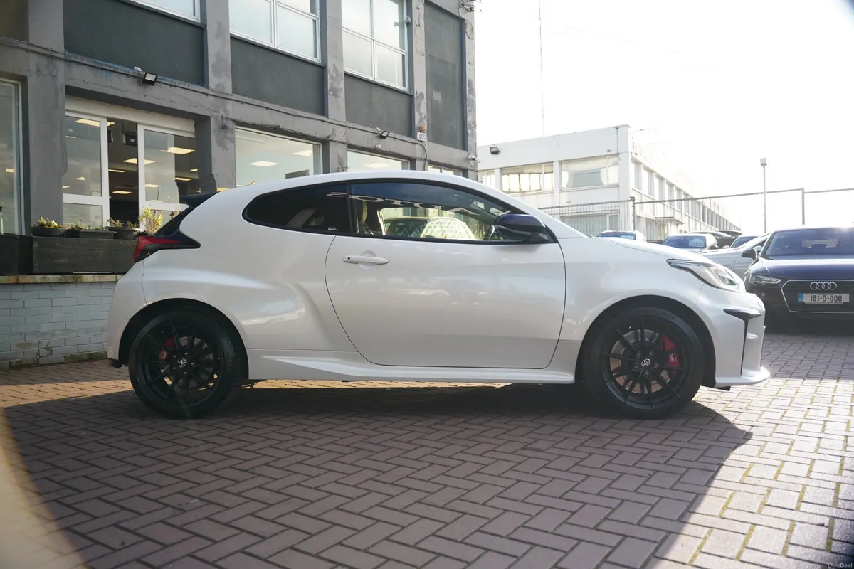 2020 GR YARIS - Image 3