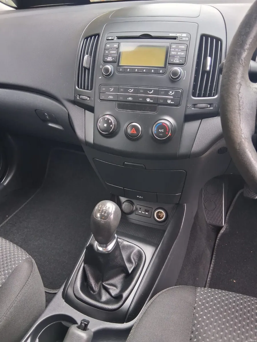 Hyundai i30 2011 - Image 2