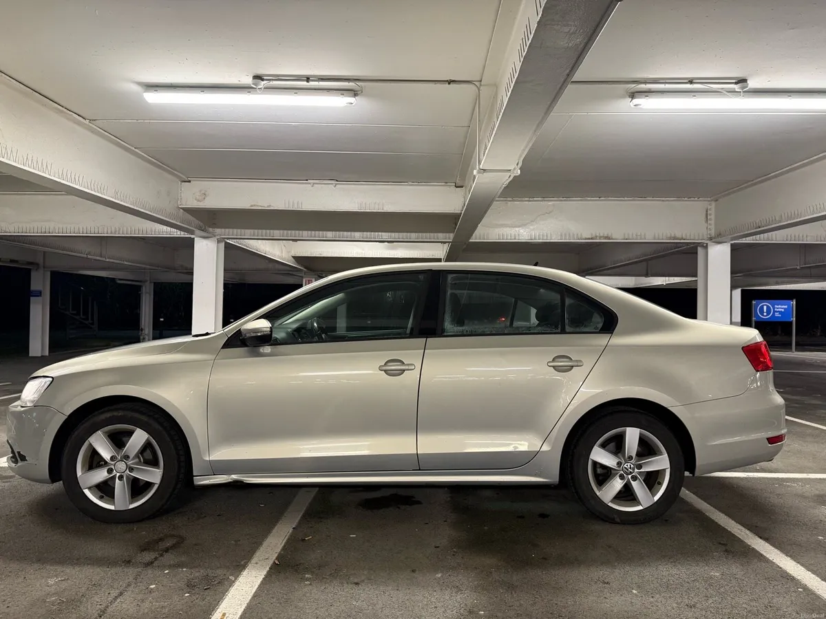 Volkswagen Jetta - Image 2