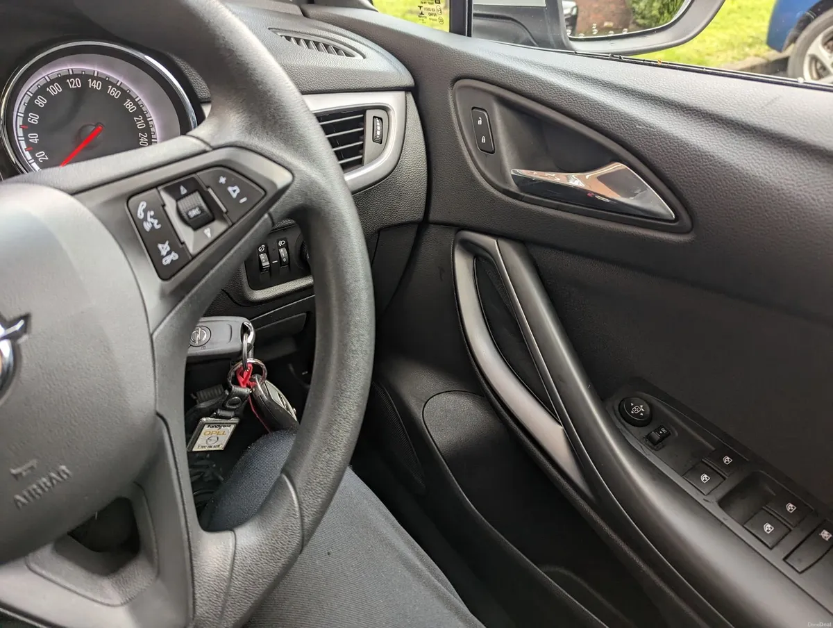 Opel Astra 2016 - Image 2