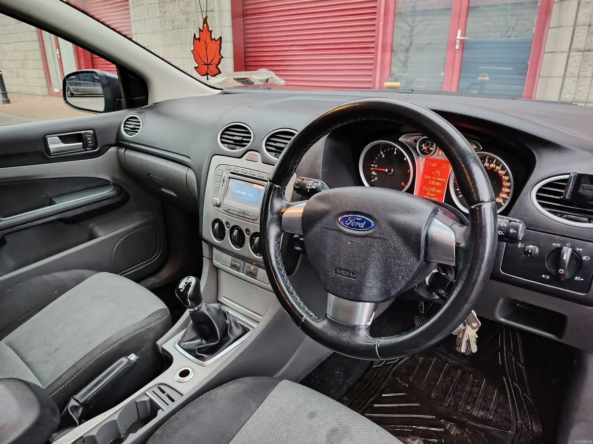 Ford Focus 2011 - Image 1