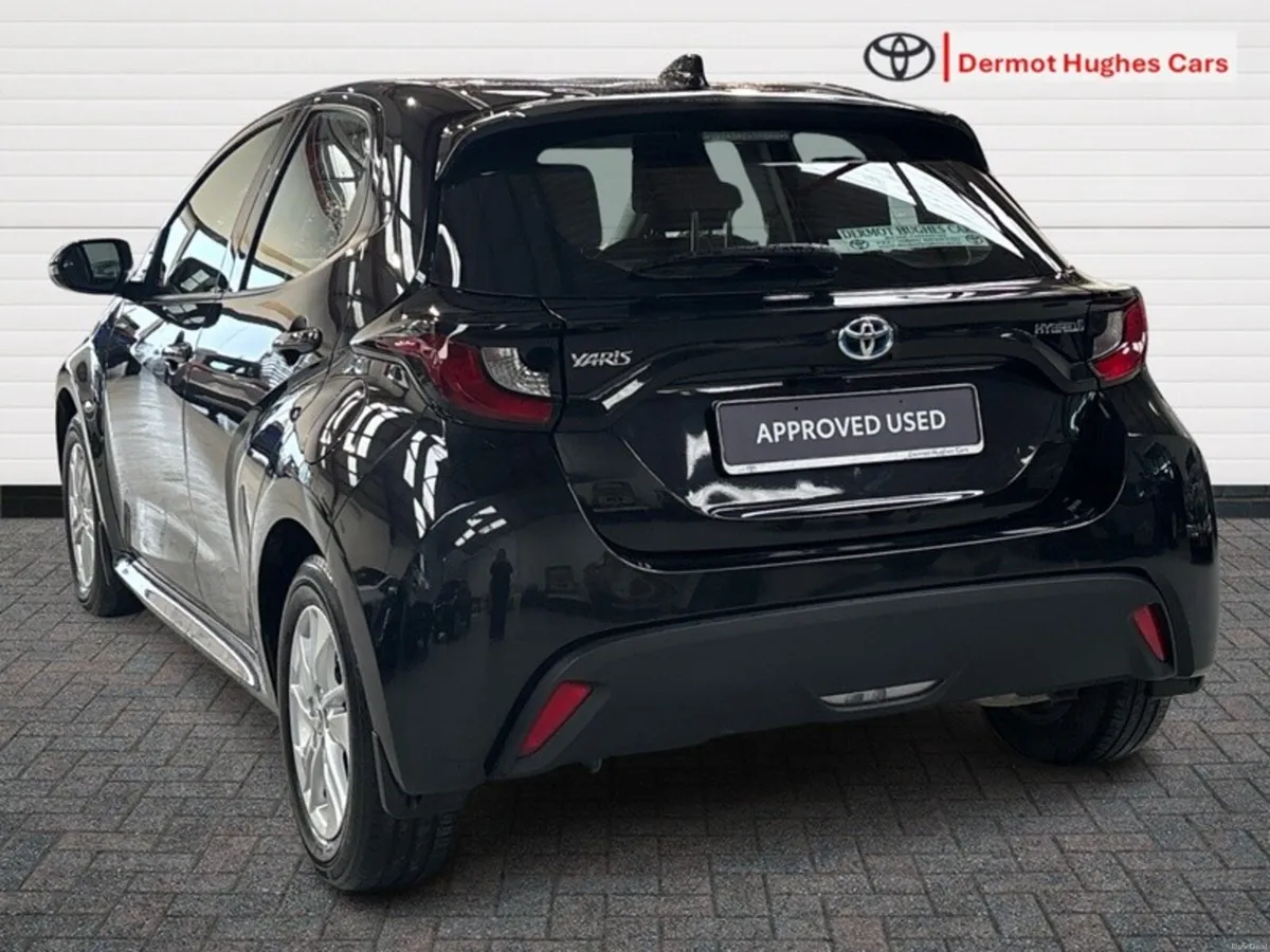 Toyota Yaris 1.5 HYBRID LUNA 4DR AUTO - Image 2