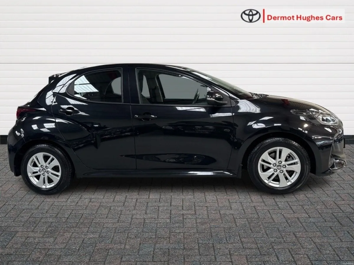 Toyota Yaris 1.5 HYBRID LUNA 4DR AUTO - Image 3