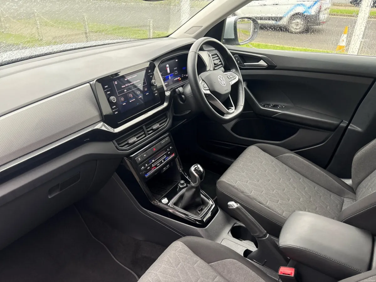 Volkswagen T-Cross EDITION75 1.0 MANUAL 5SPEED 95B - Image 3
