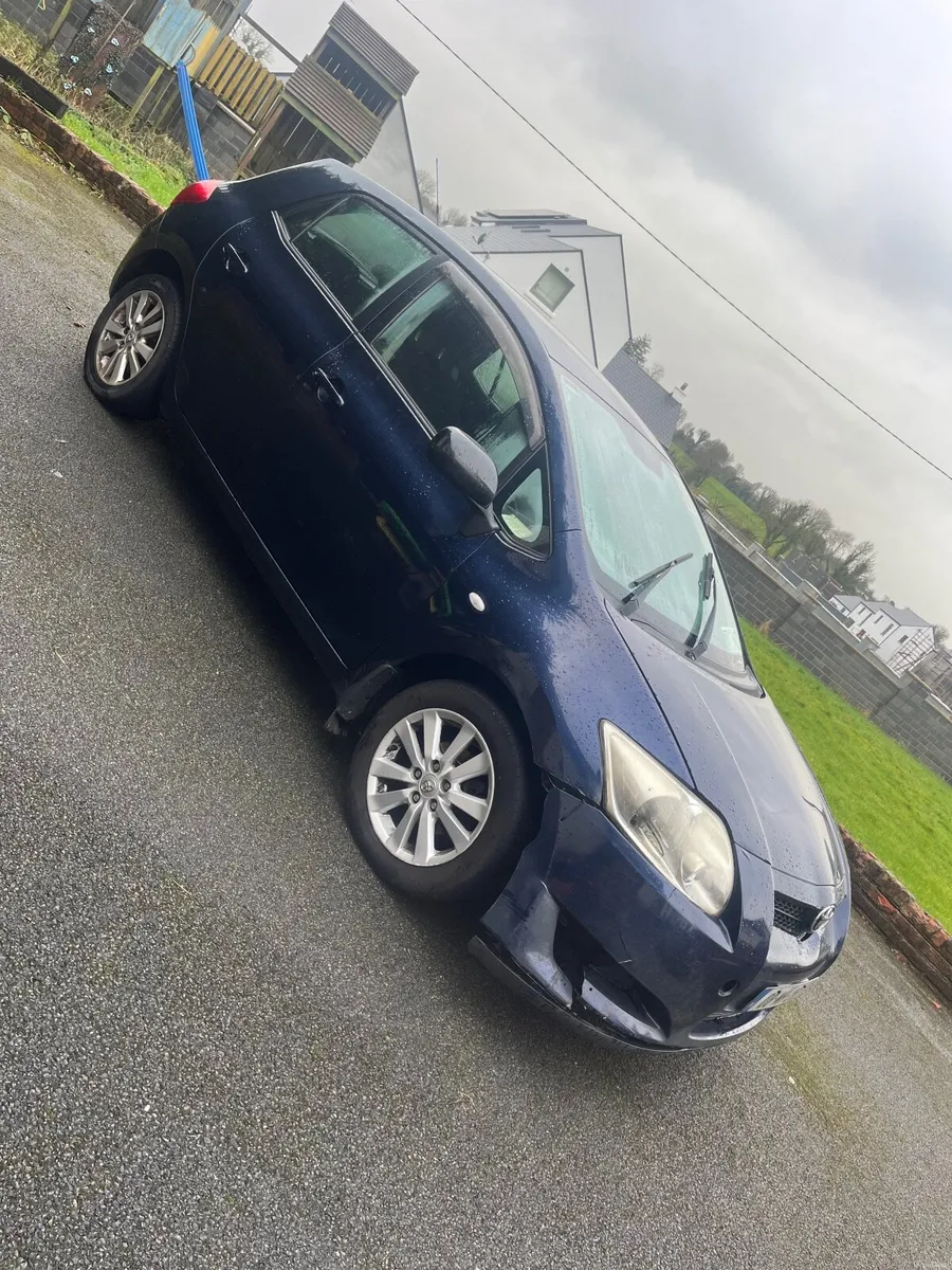 Toyota Auris 2008 - Image 2