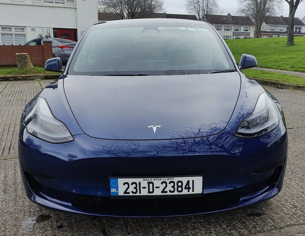 Tesla Model 3 2023 - Image 2