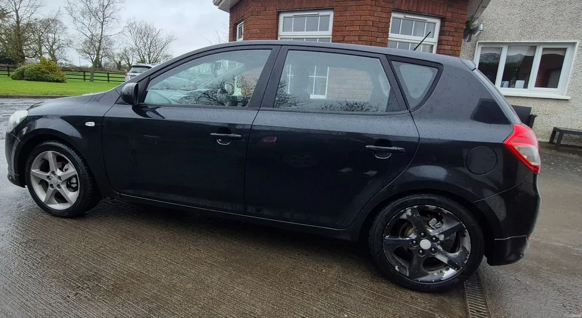 Kia Ceed 2010 - Image 2