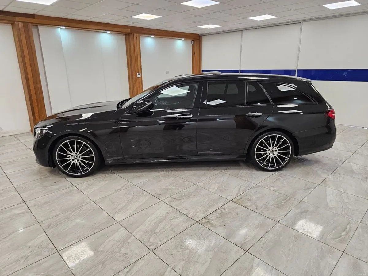 Mercedes-Benz E-Class TOP OF THE RANGE - Image 4