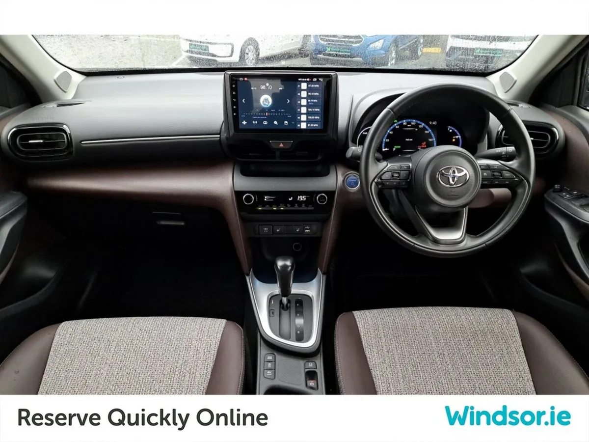 Toyota Yaris Cross HYBRID AUTO - Image 4