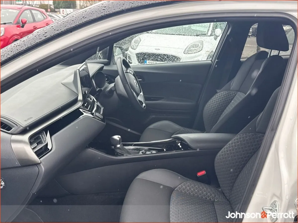 Toyota C-HR 1.8 HYBRID SPORT - Image 4
