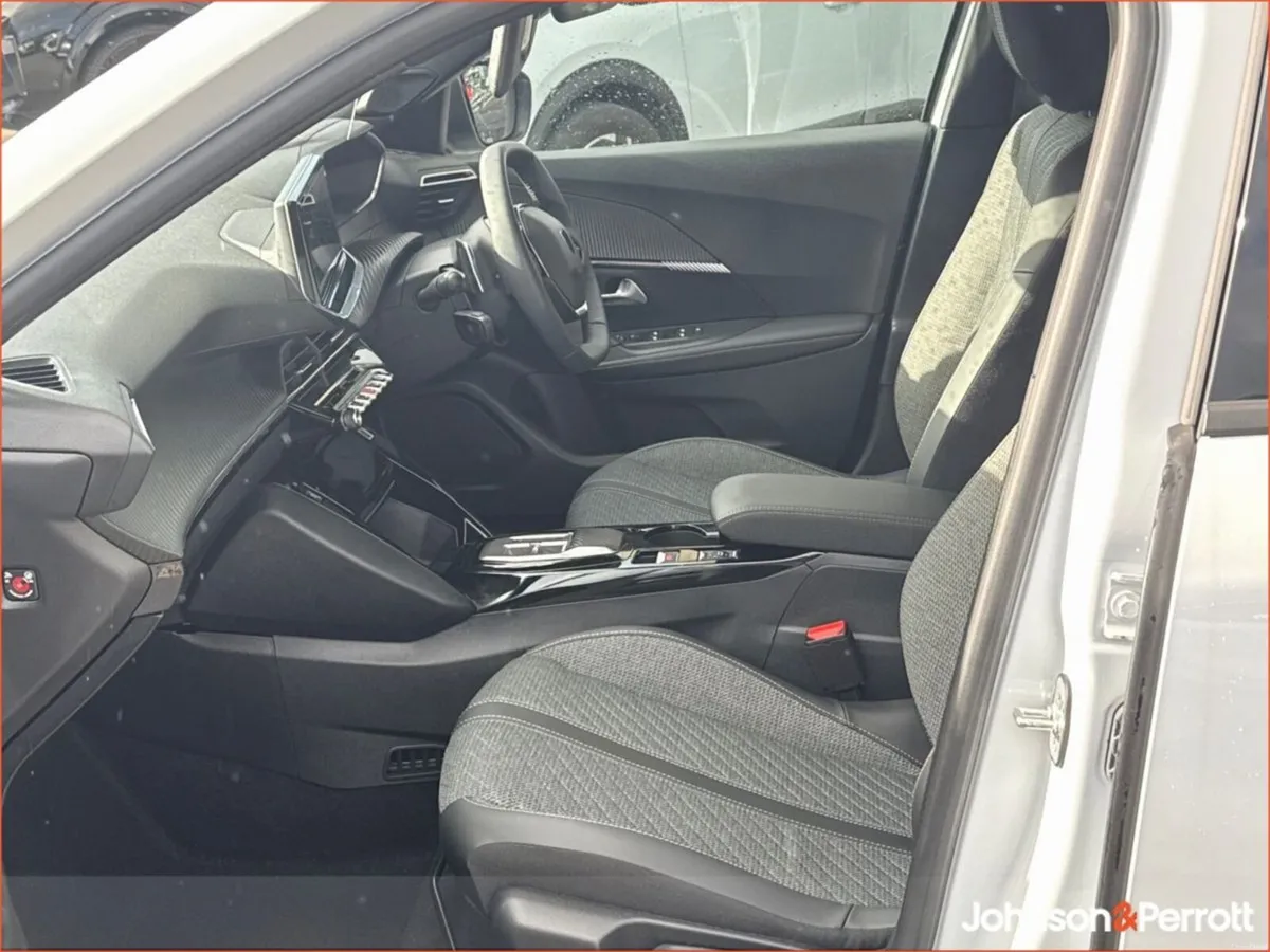 Peugeot 2008 Automatic Hybrid 136bhp Allure - Image 4