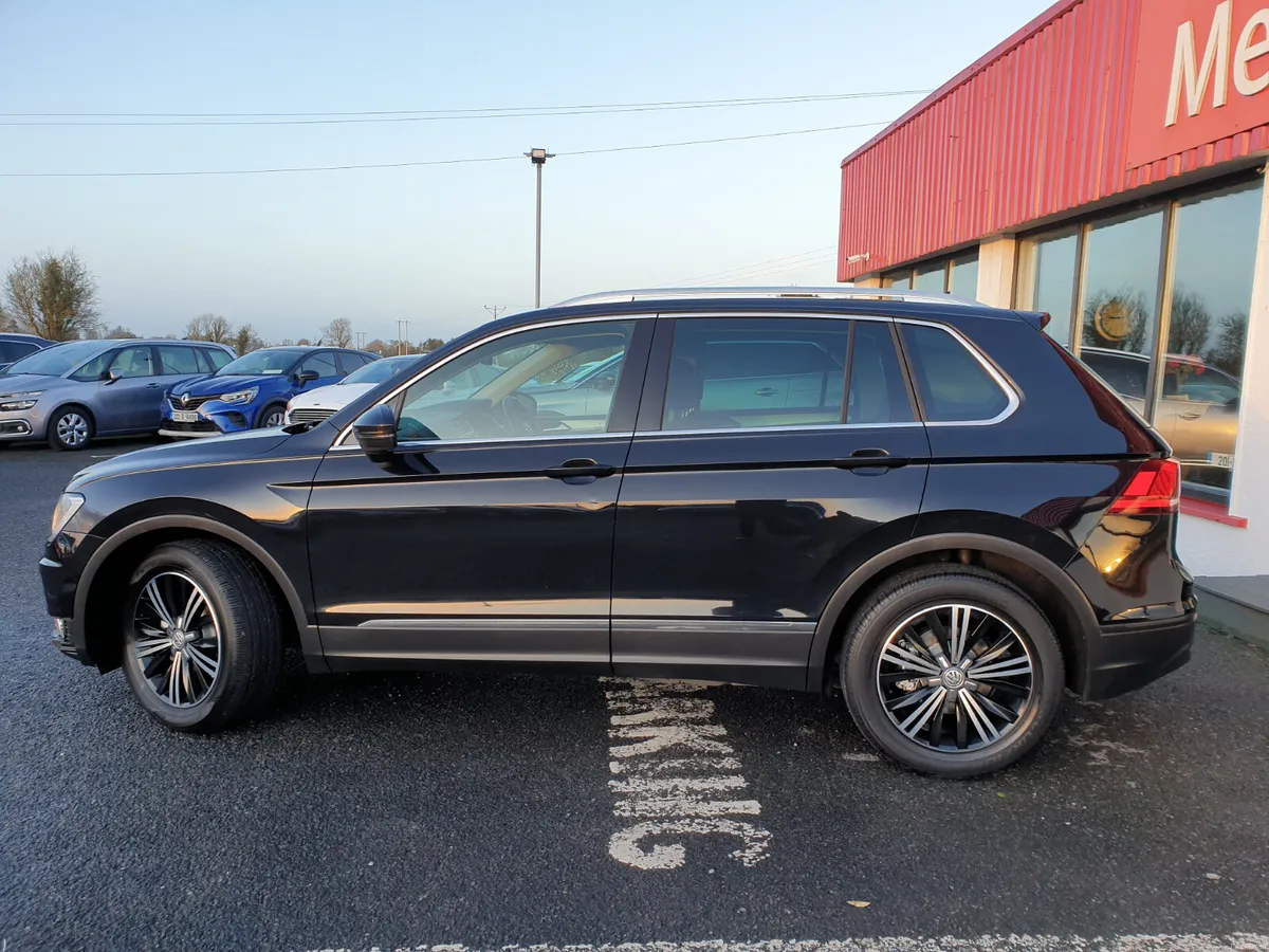 Volkswagen Tiguan 2.0TDI SE NAV**LOW KMS** - Image 3