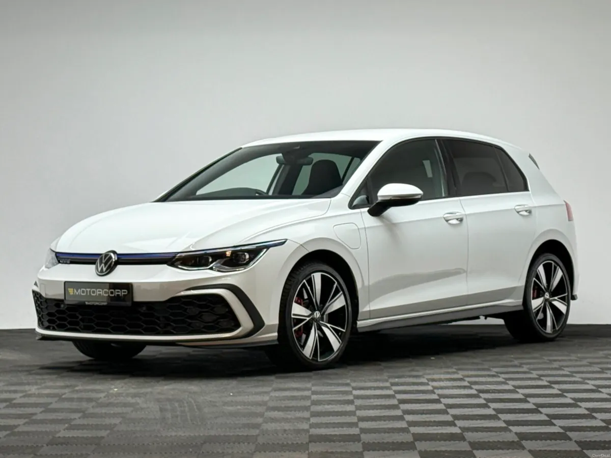 Volkswagen Golf GTE 1.4 TSI PHEV DSG - Image 3