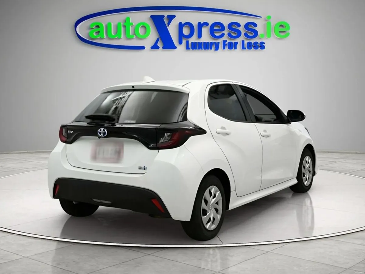 Toyota Yaris 1.5 HYBRID X Automatic, Reversing cam - Image 3