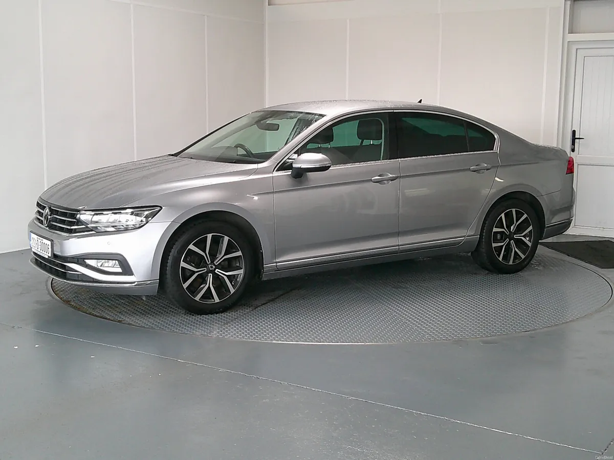 Volkswagen Passat 2022 - Image 3