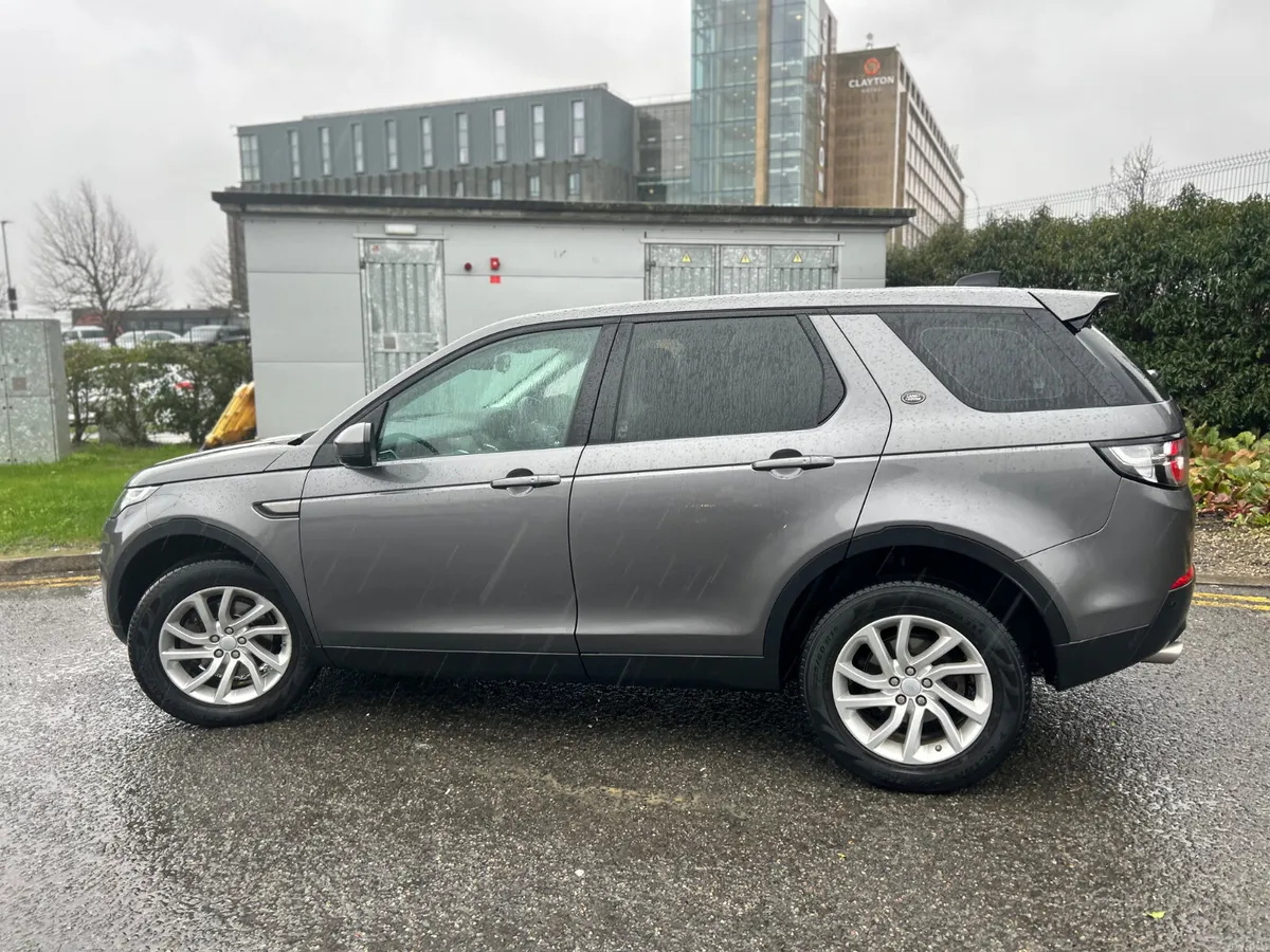7 seats Rover Discovery Sport Auto  2017 Nct 4/27 - Image 4