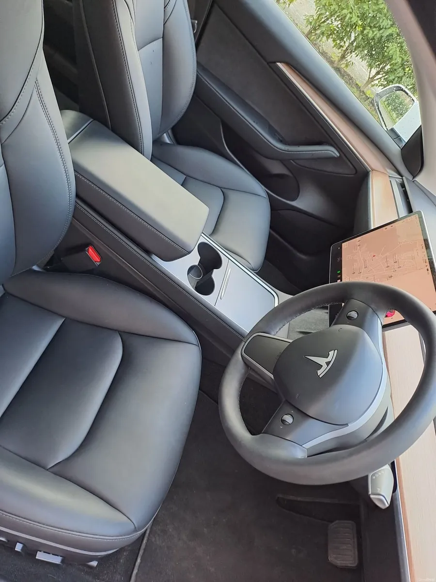 Tesla Model 3 2022 - Image 4
