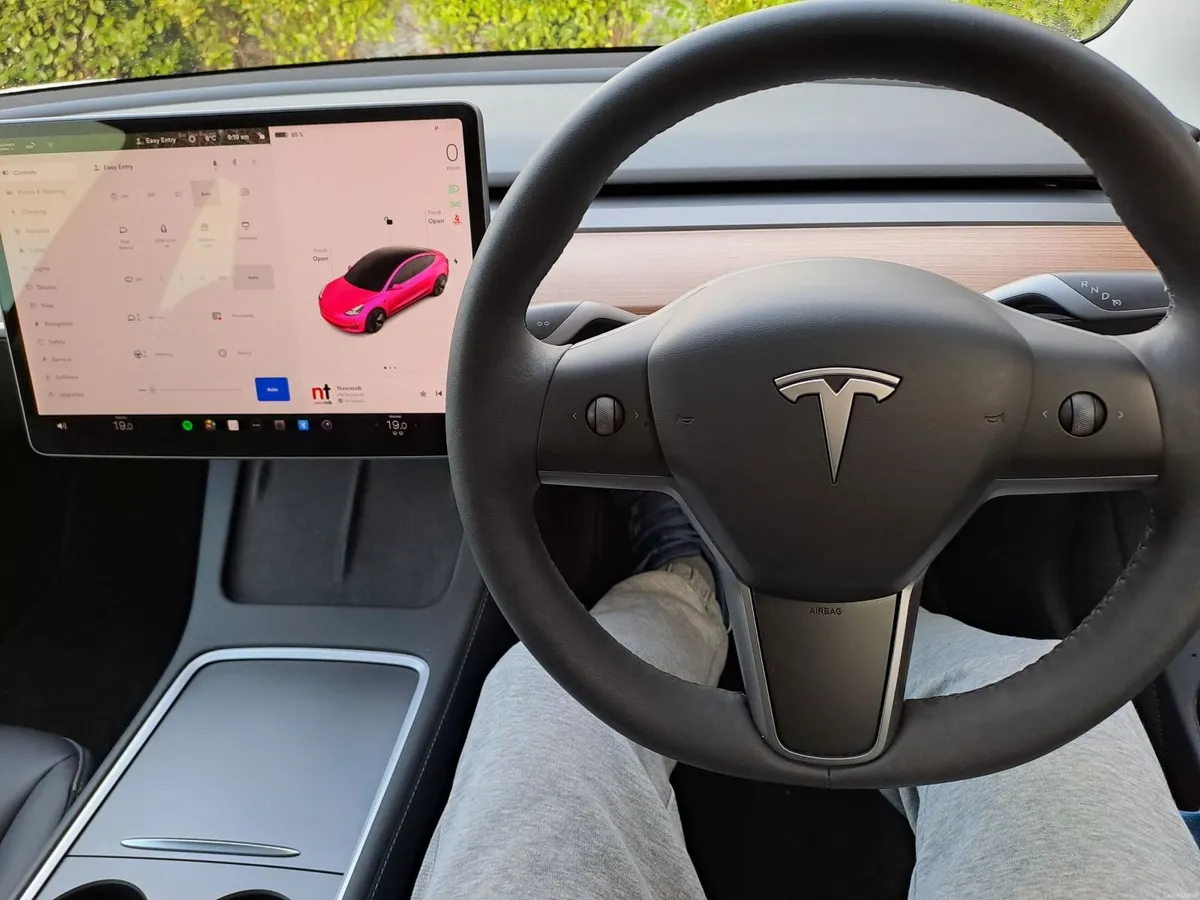 Tesla Model 3 2022 - Image 3