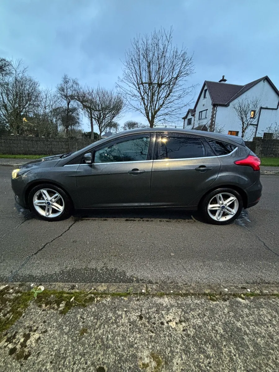 Ford Focus 2017 - Image 2