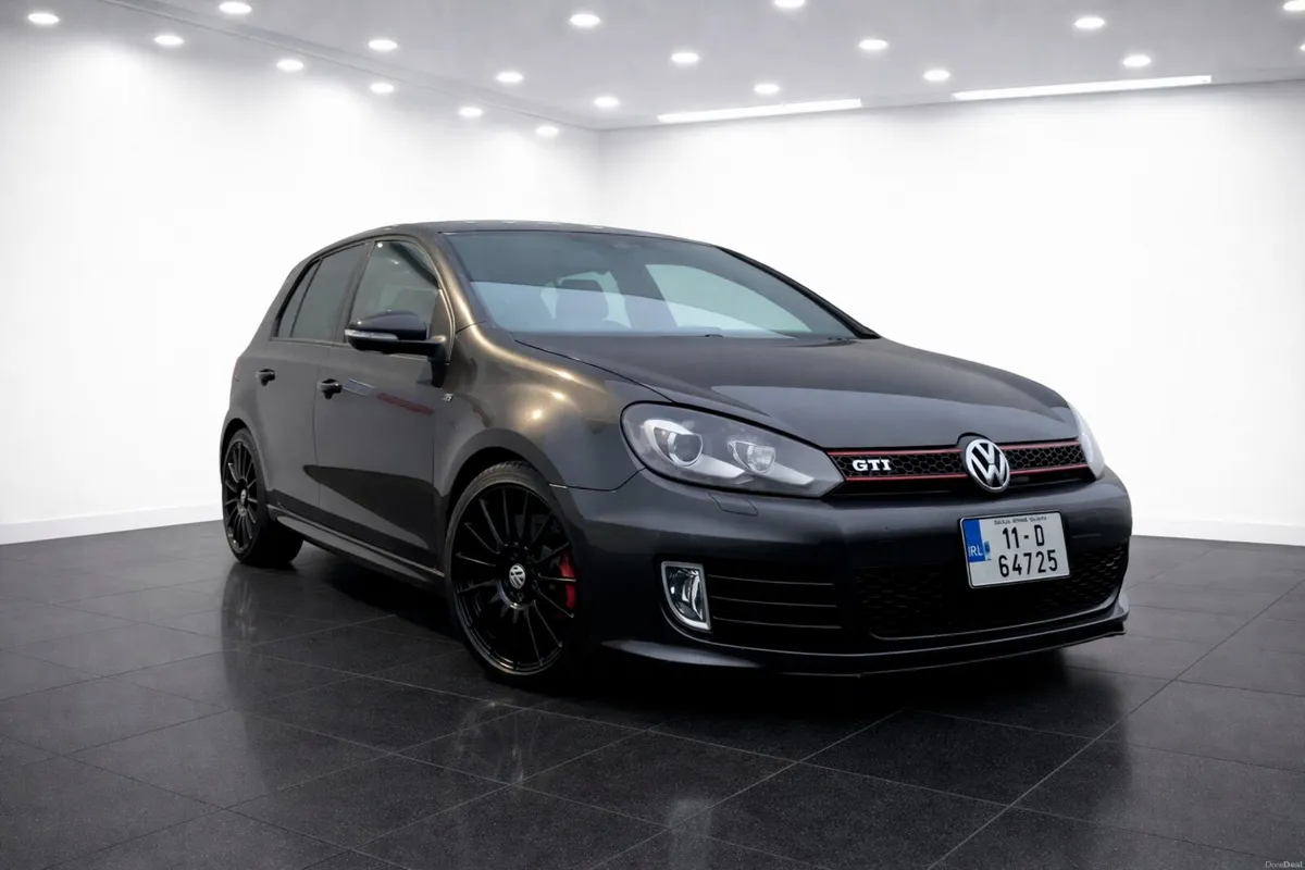 Volkswagen Golf GTI Edition 35 - Image 3