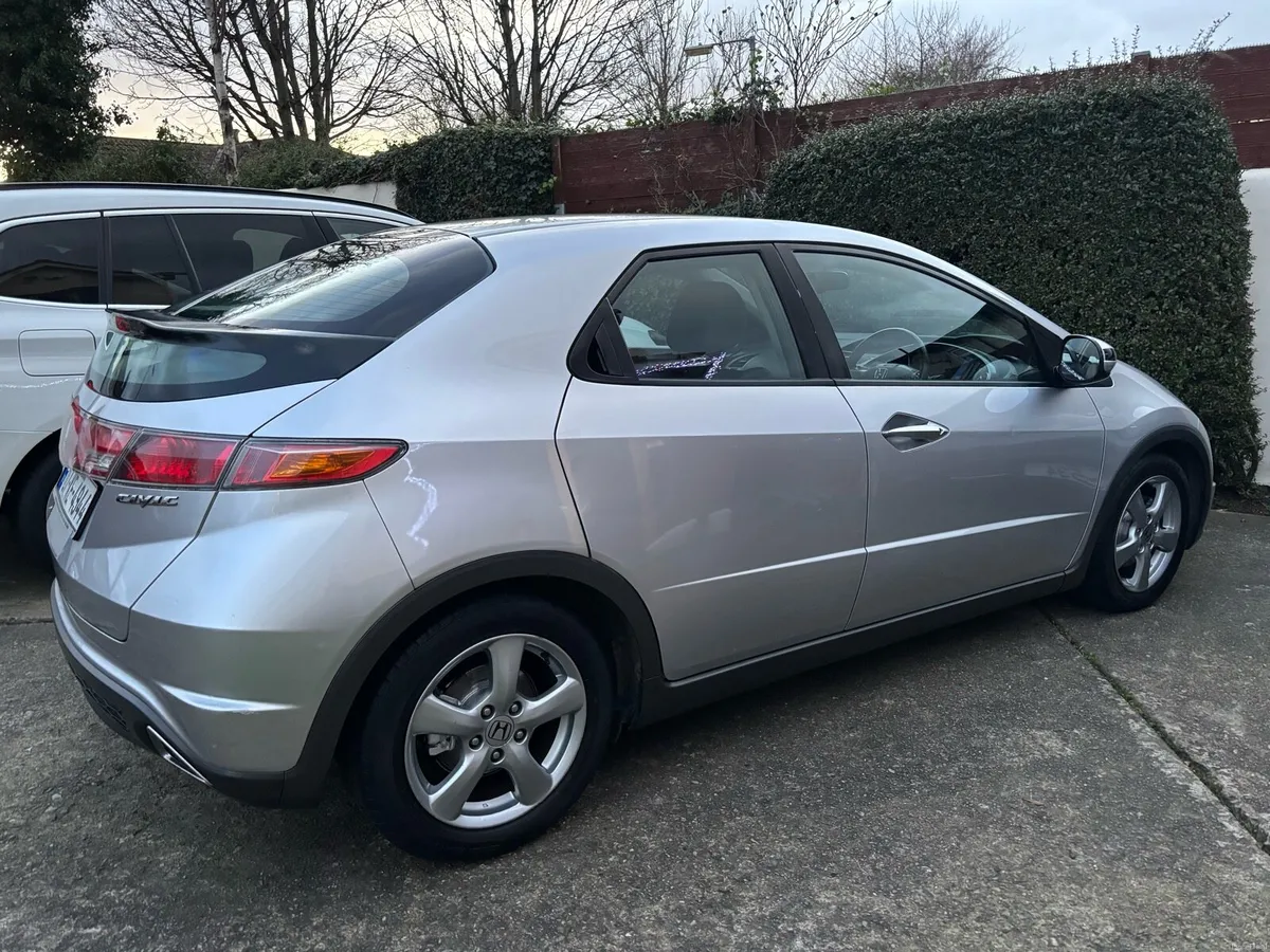 Honda civic 1.8i vtec Executive NEW NCT - Image 2