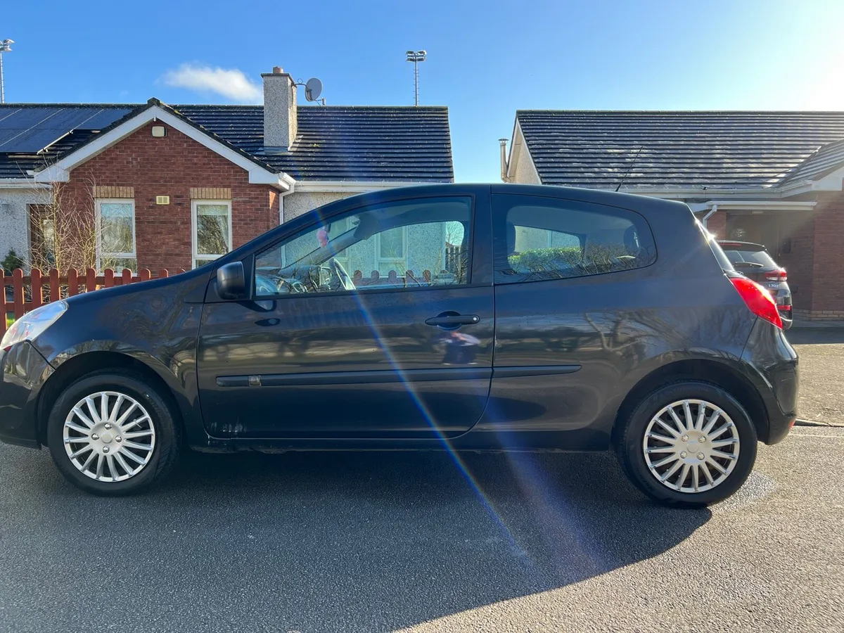 2012 Black Renault Clio - Image 4