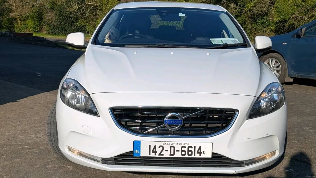 Volvo V40 1.6 Diesel–Reliable & Eco, Leather Trim - Image 3