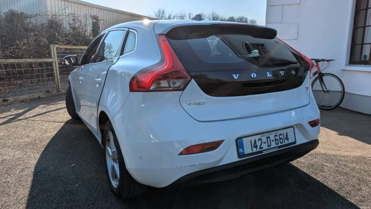 142 Volvo V40 1.6 D2 Diesel–Leather Trim - Image 6