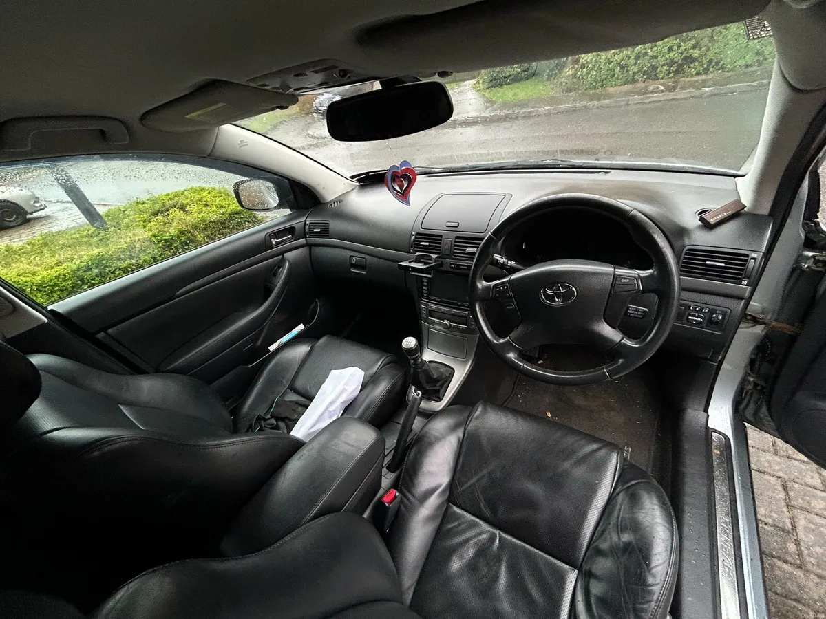 Toyota Avensis - Image 1