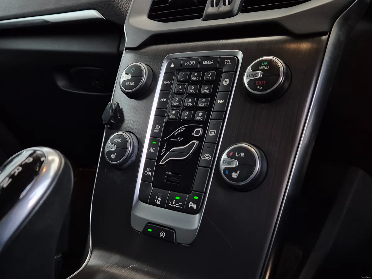 2015 VOLVO V40 AUTO 92KMS - Image 2