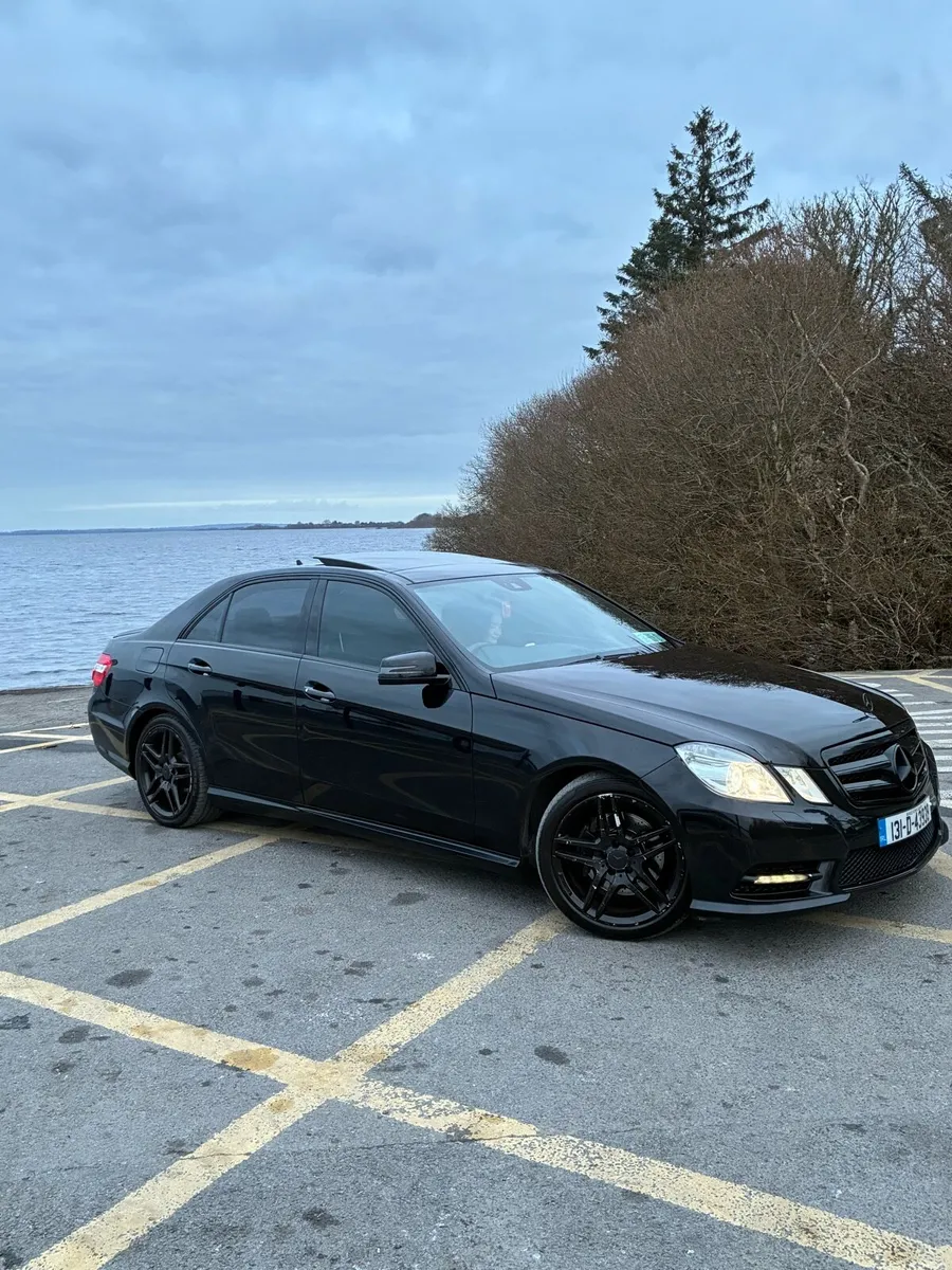 Mercedes Benz - Image 1