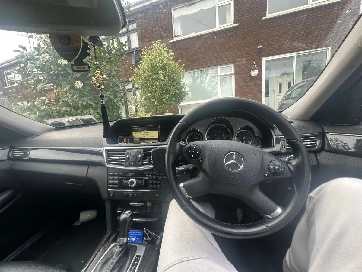 Mercedes-Benz E-Class 2010 due - Image 4